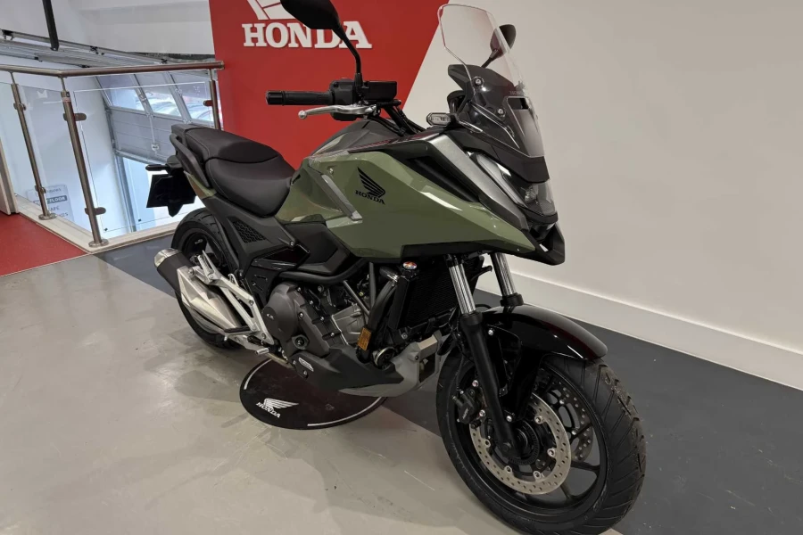 Vehicle Image - 2