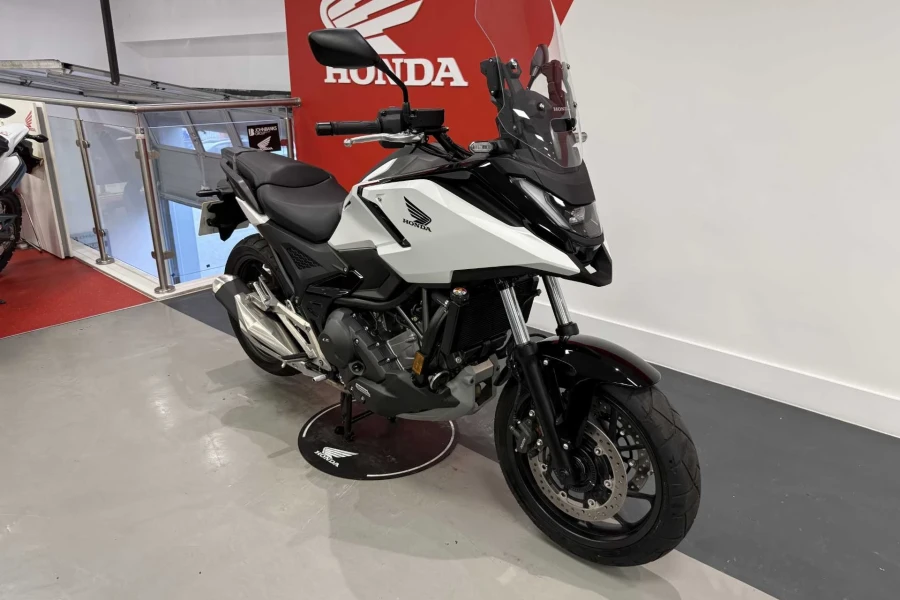 Vehicle Image - 1