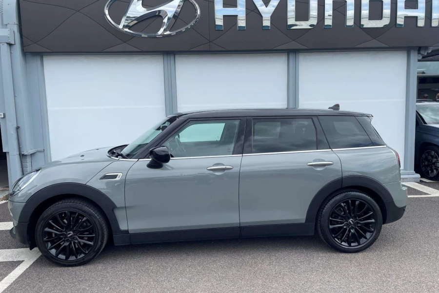Vehicle Image - 2