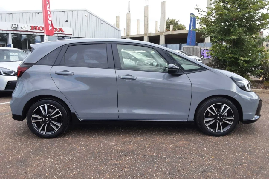 Vehicle Image - 2