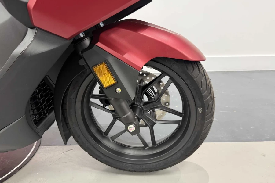 Vehicle Image - 3