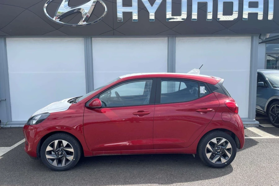 Vehicle Image - 2