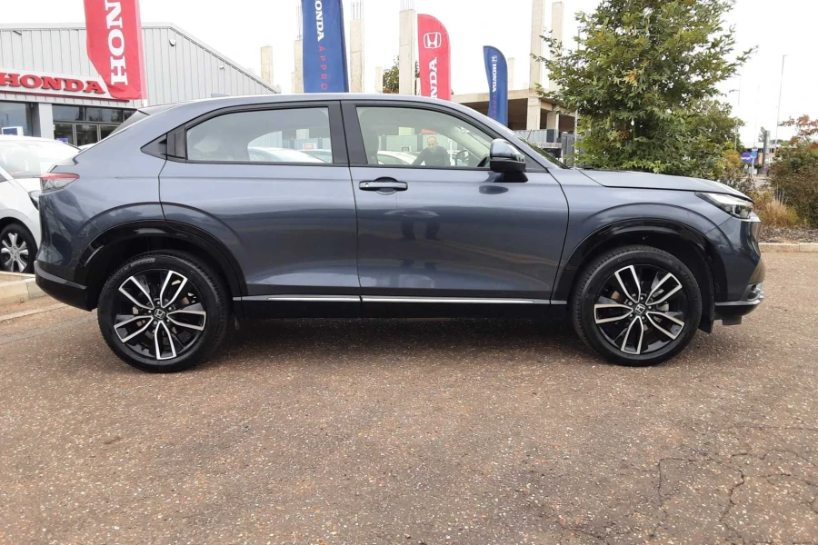 Vehicle Image - 2