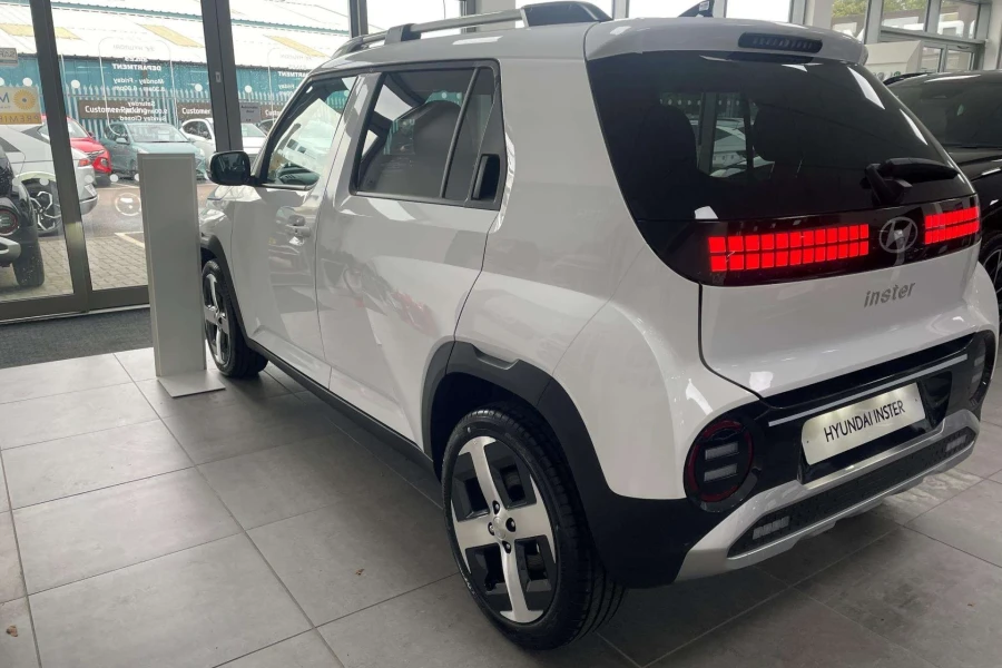 Vehicle Image - 3
