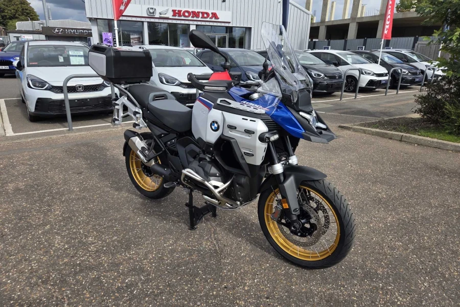 Vehicle Image - 0