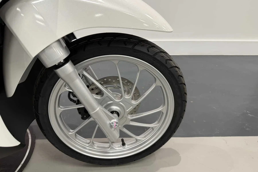 Vehicle Image - 3