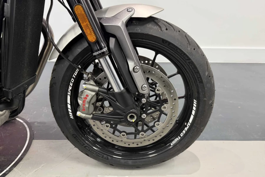 Vehicle Image - 3
