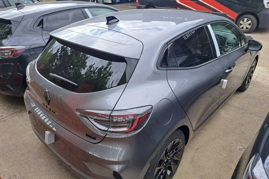 Vehicle Image - 3