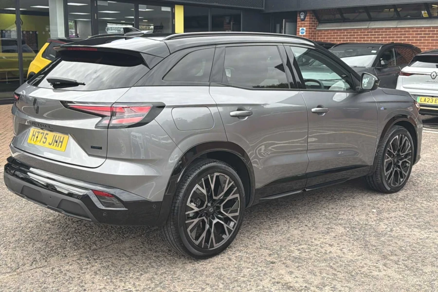 Vehicle Image - 3