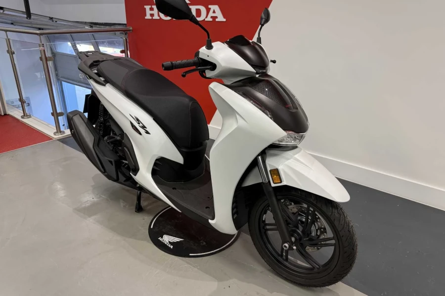 Vehicle Image - 1