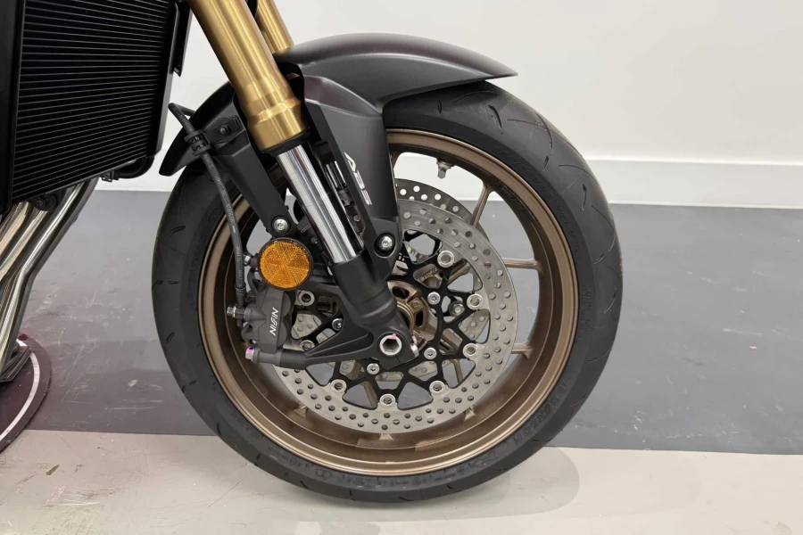 Vehicle Image - 3