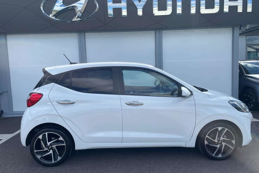Vehicle Image - 1