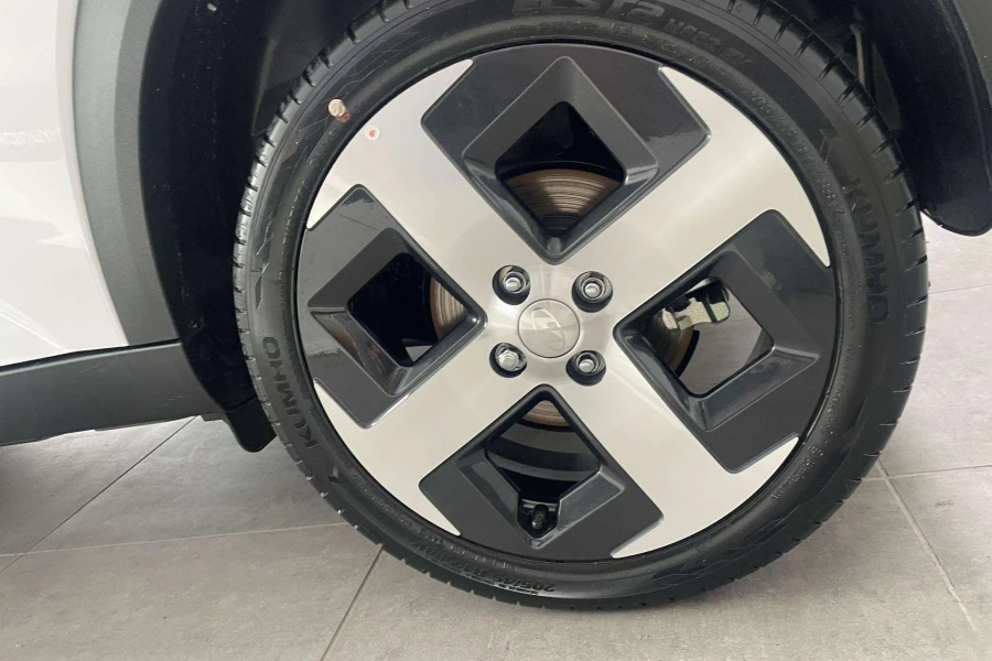 Vehicle Image - 2