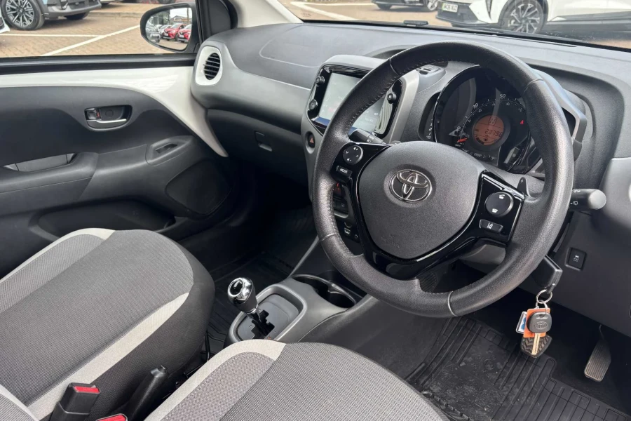 Vehicle Image - 3