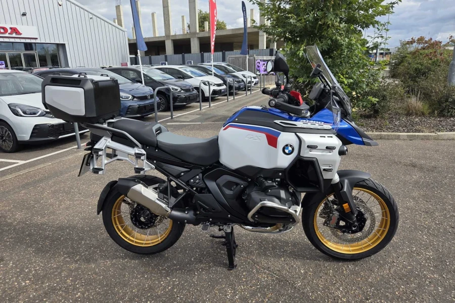 Vehicle Image - 1