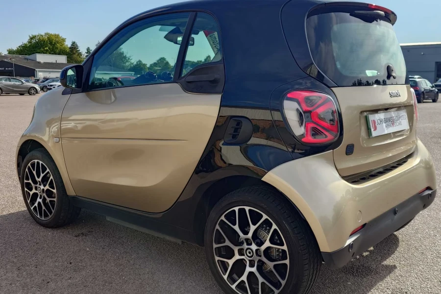 Vehicle Image - 2