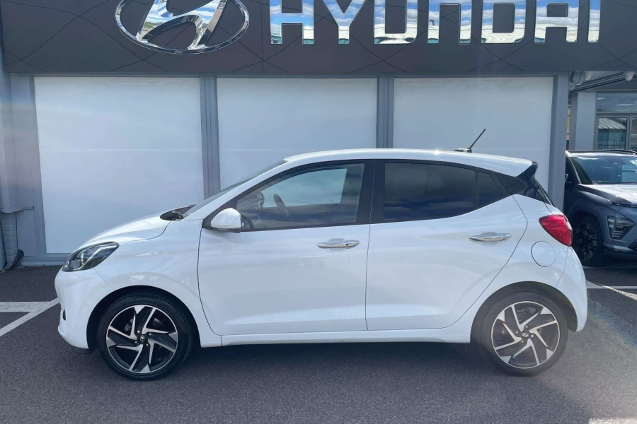 Vehicle Image - 2
