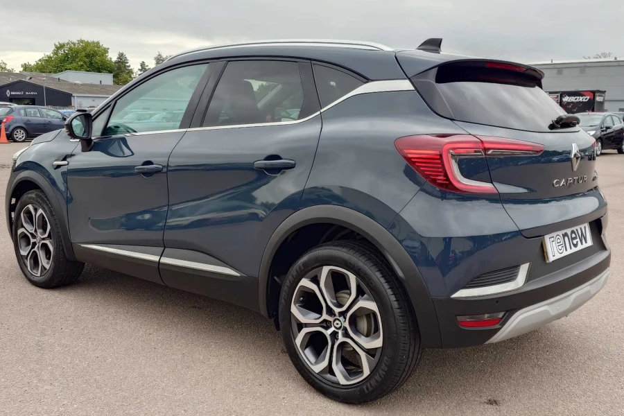 Vehicle Image - 2
