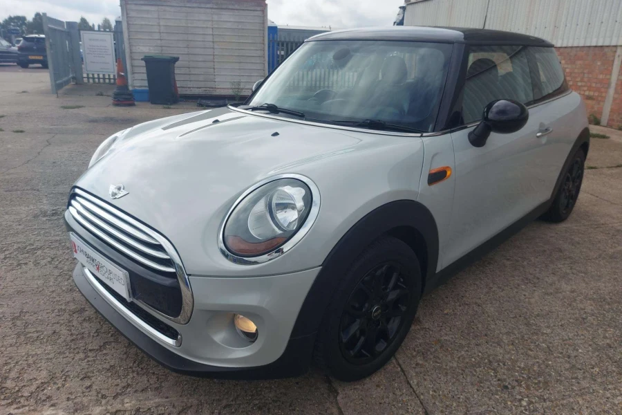 Vehicle Image - 2
