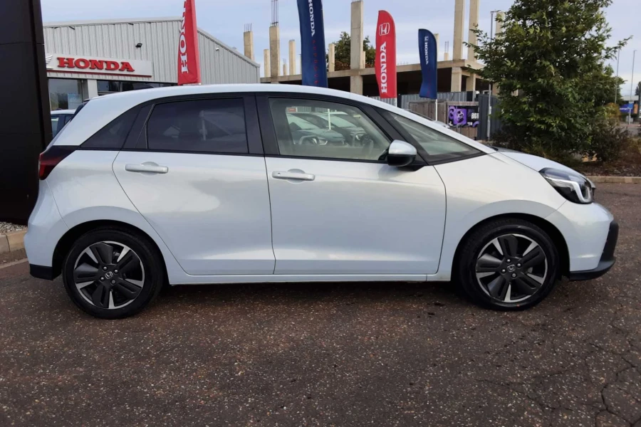 Vehicle Image - 3