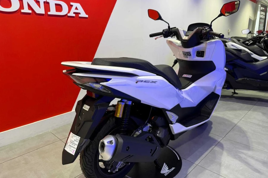Vehicle Image - 2