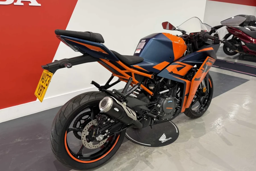 Vehicle Image - 2