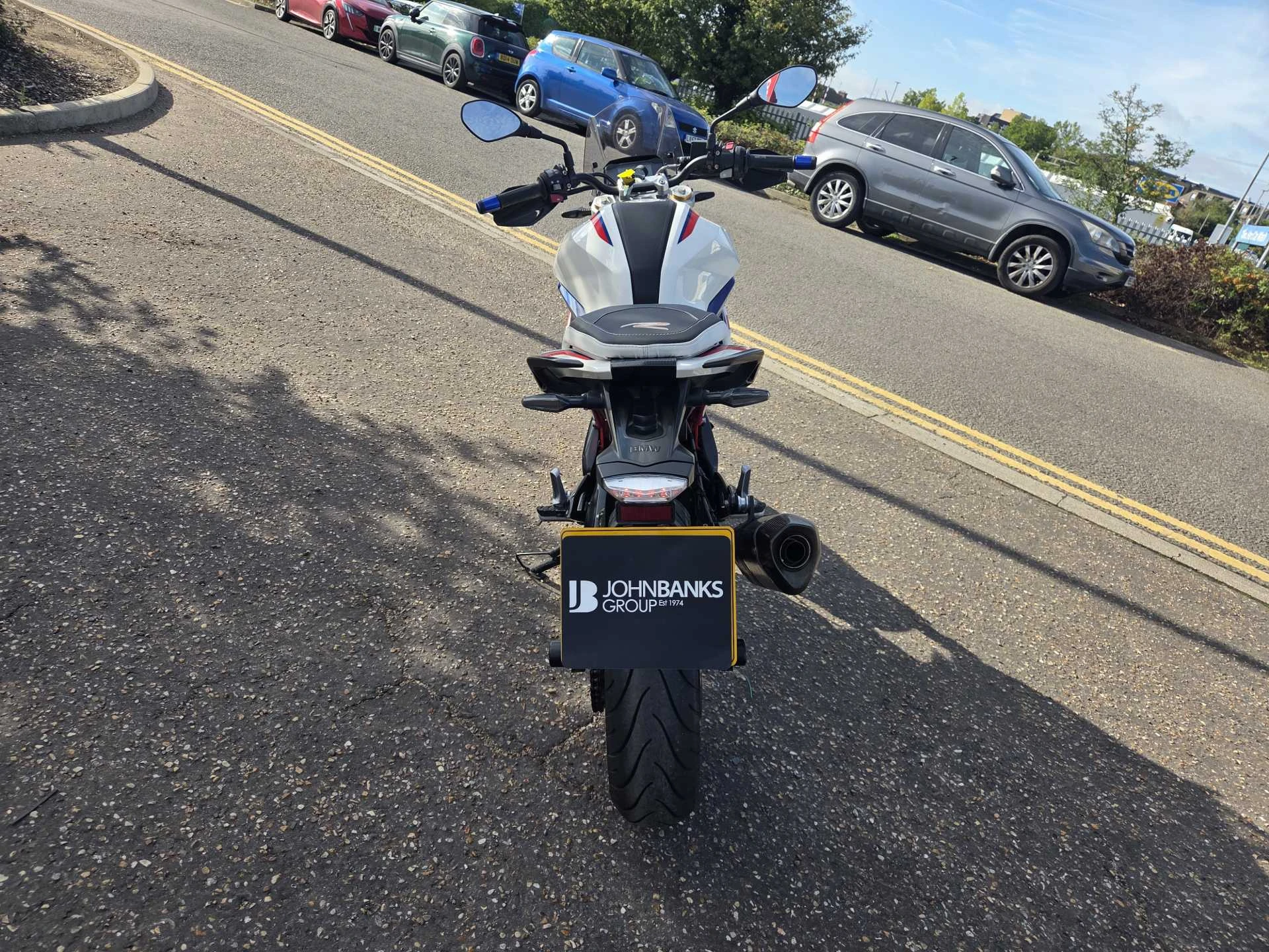 Vehicle image 4