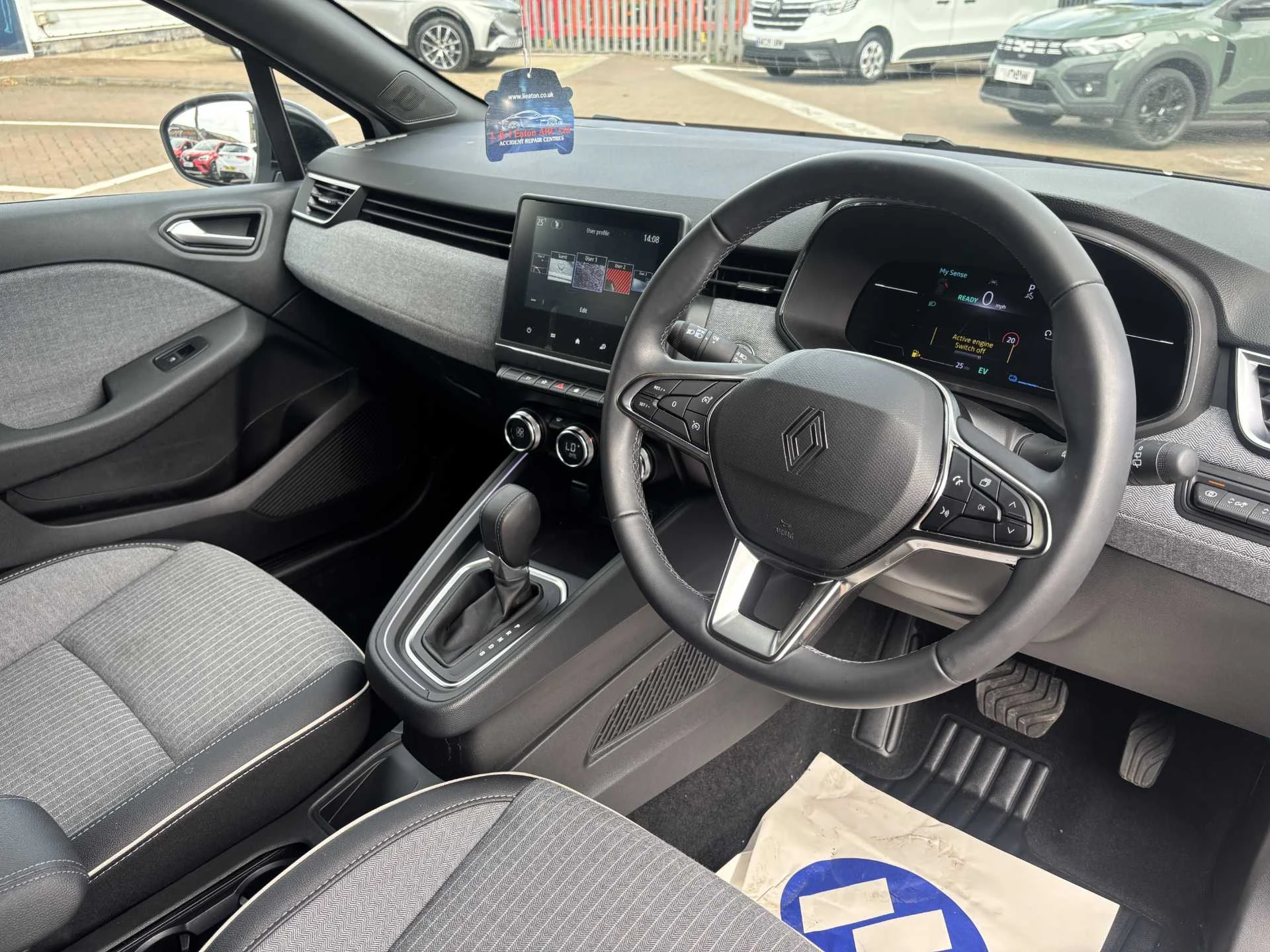 Vehicle image 4