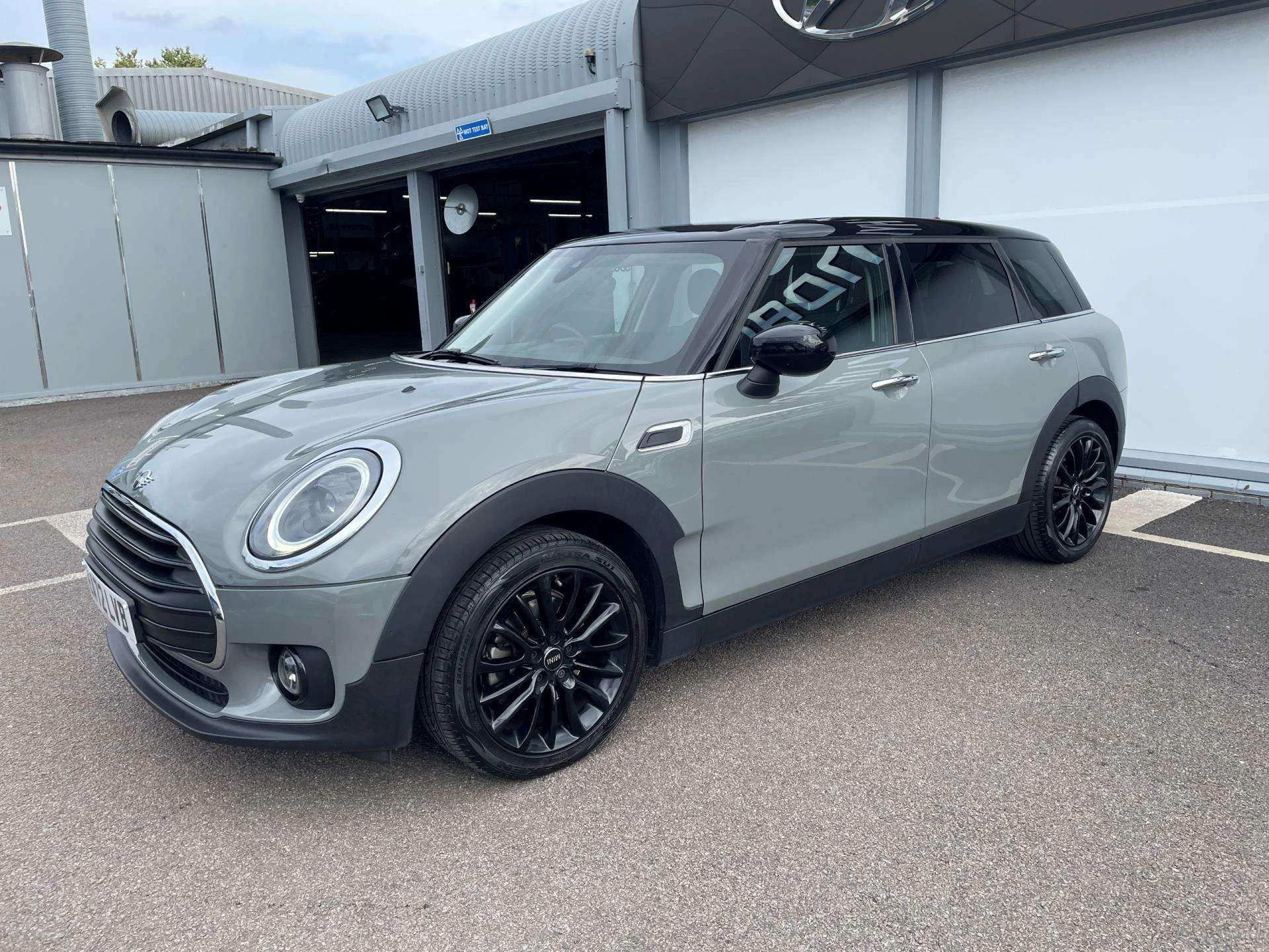 Vehicle image 6