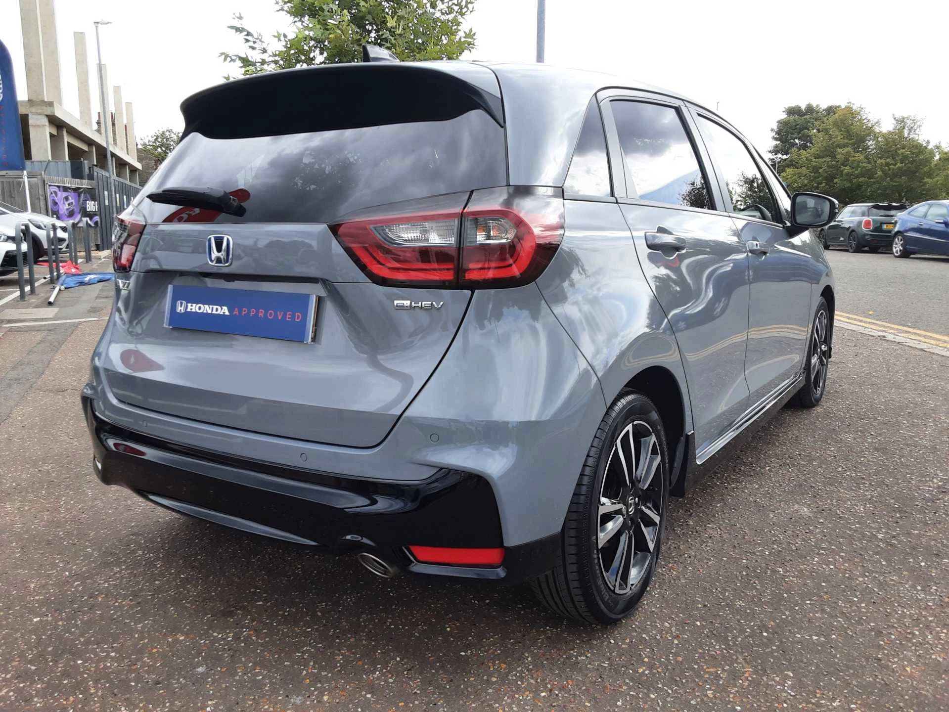 Vehicle image 5