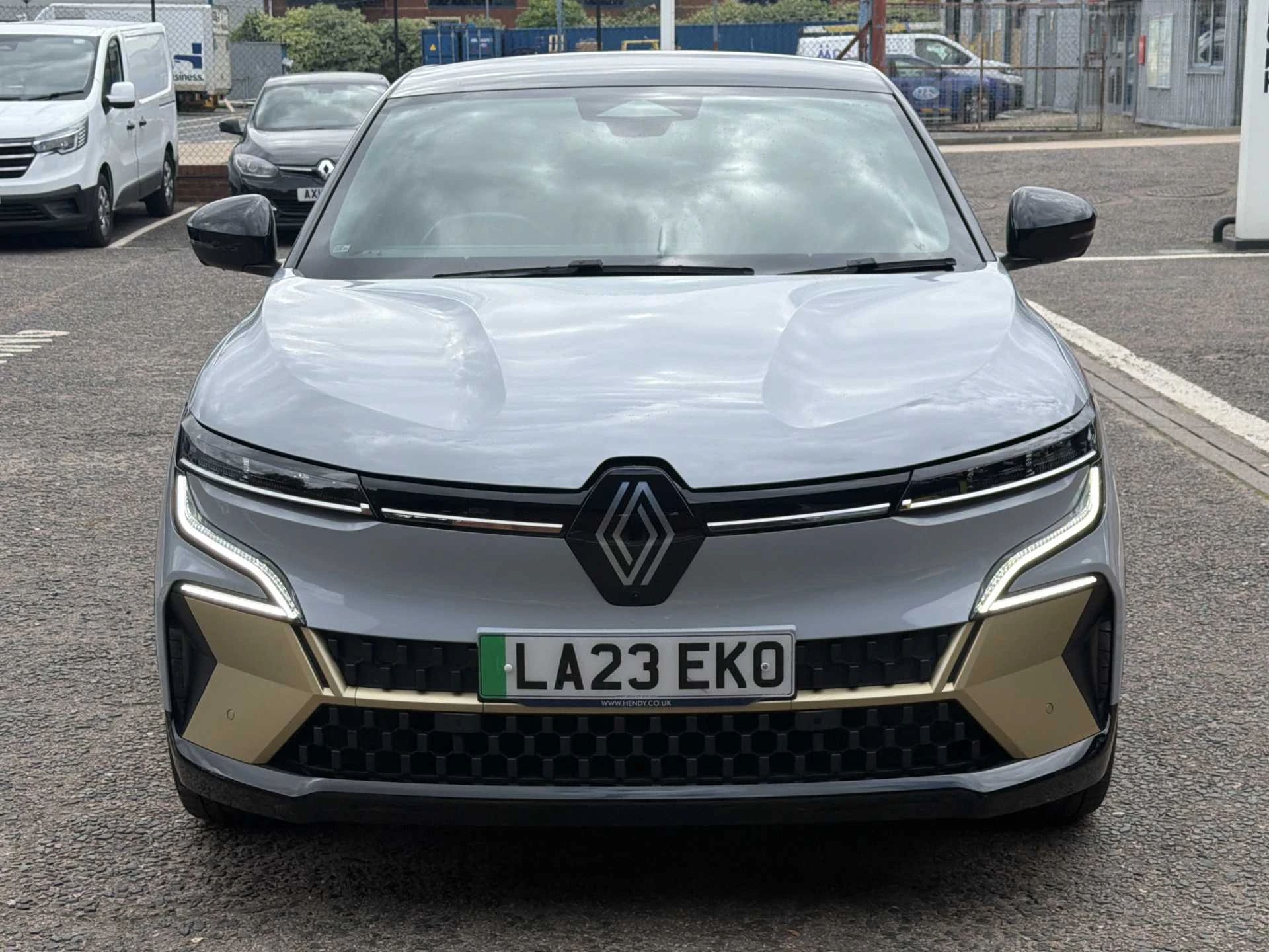 Vehicle image 6