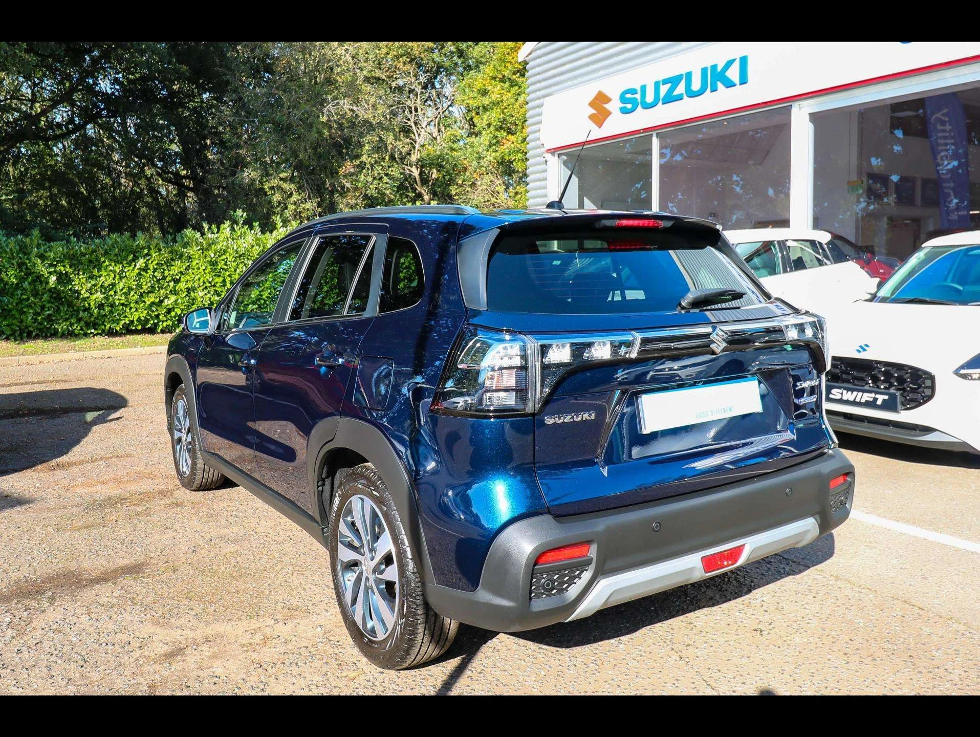Vehicle image 4