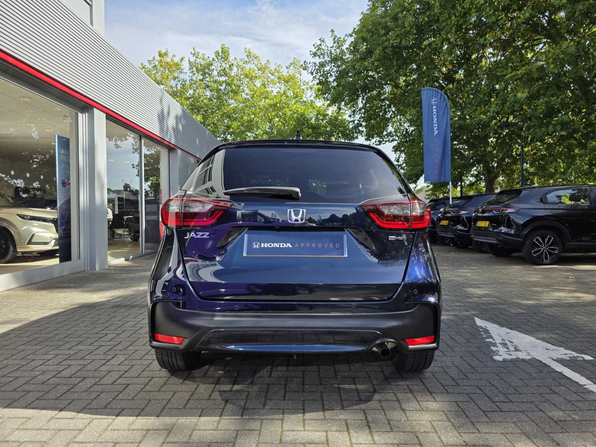 Vehicle image 7