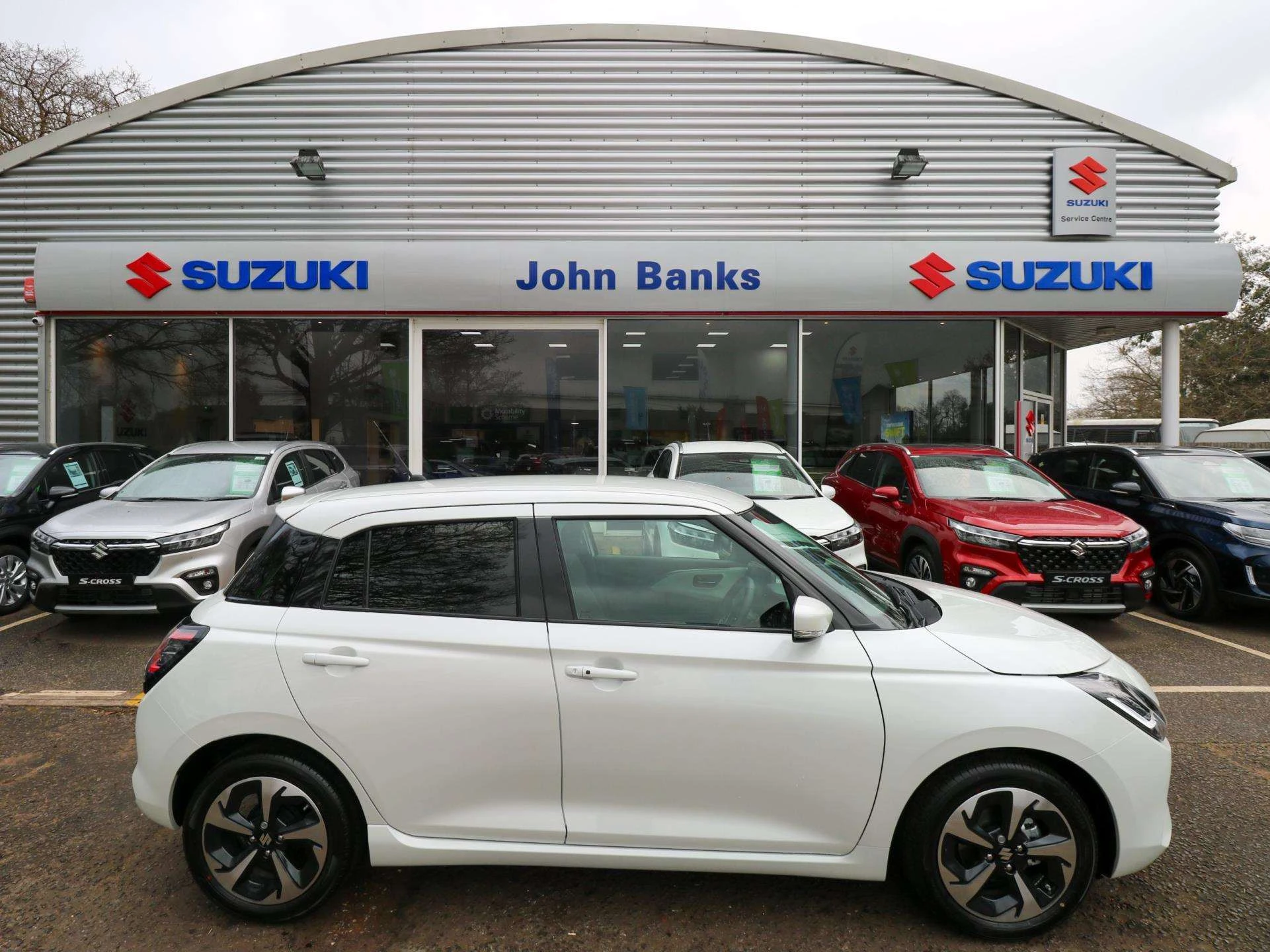 Vehicle image 4