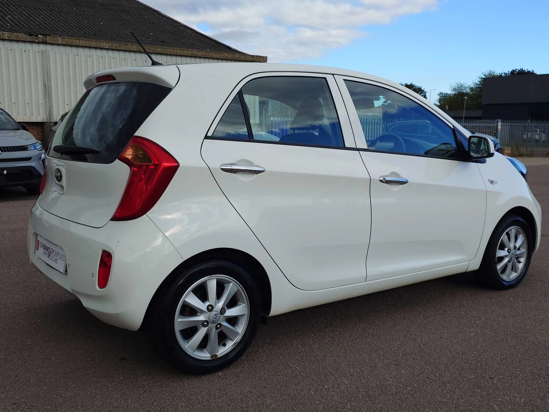 Vehicle image 7