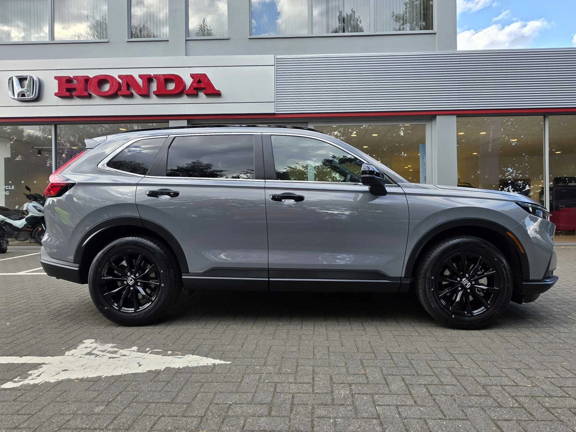 Vehicle image 5
