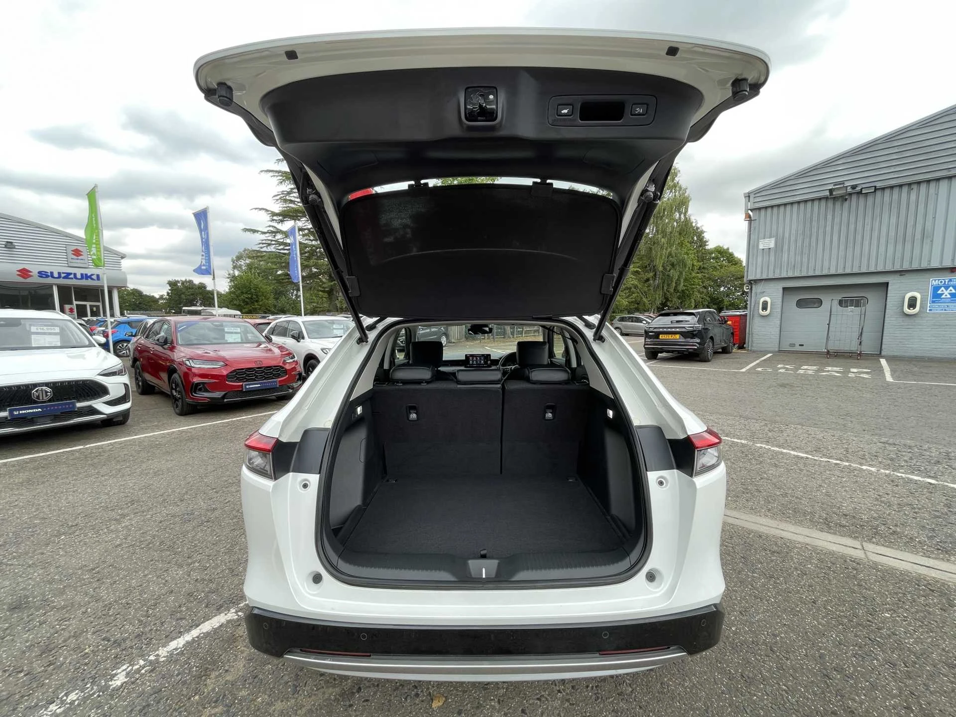 Vehicle image 5