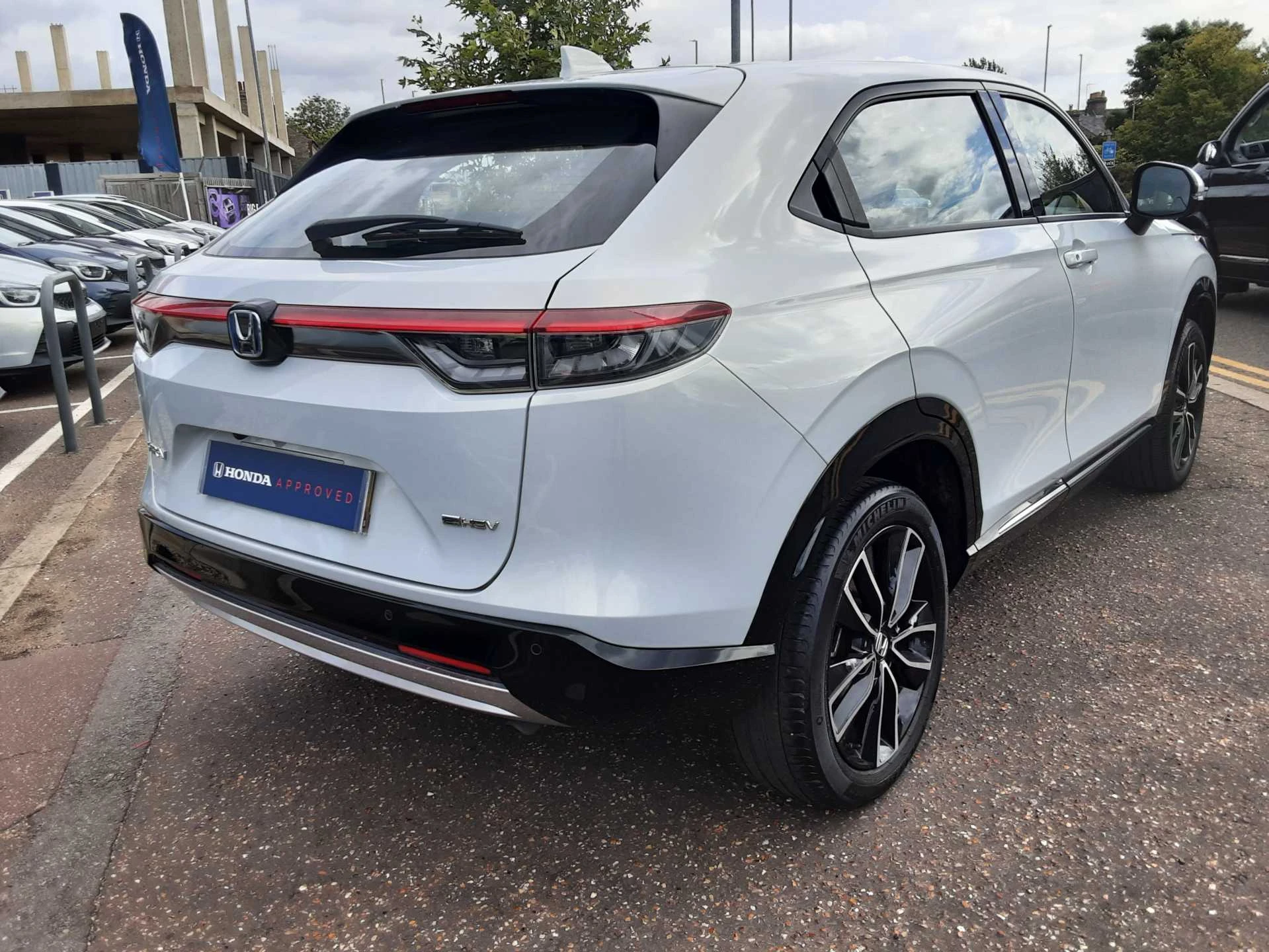 Vehicle image 5