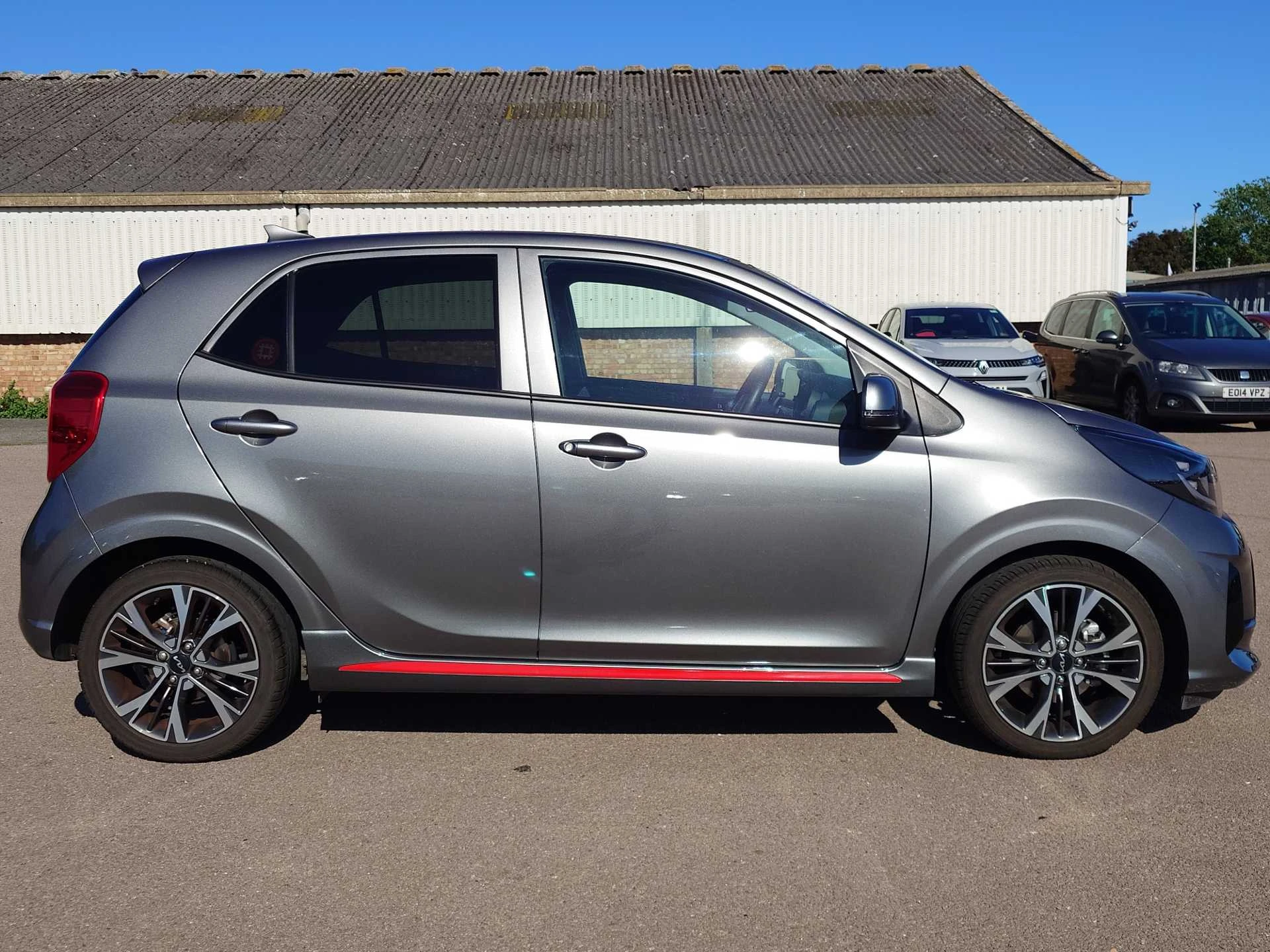 Vehicle image 5