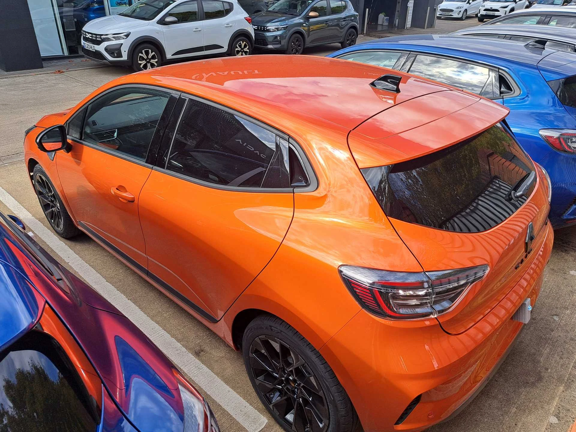 Vehicle image 5