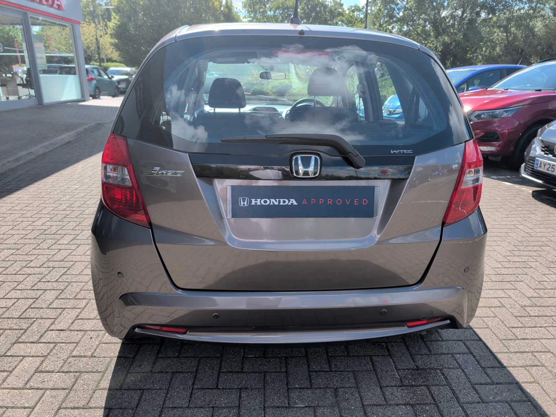 Vehicle image 7