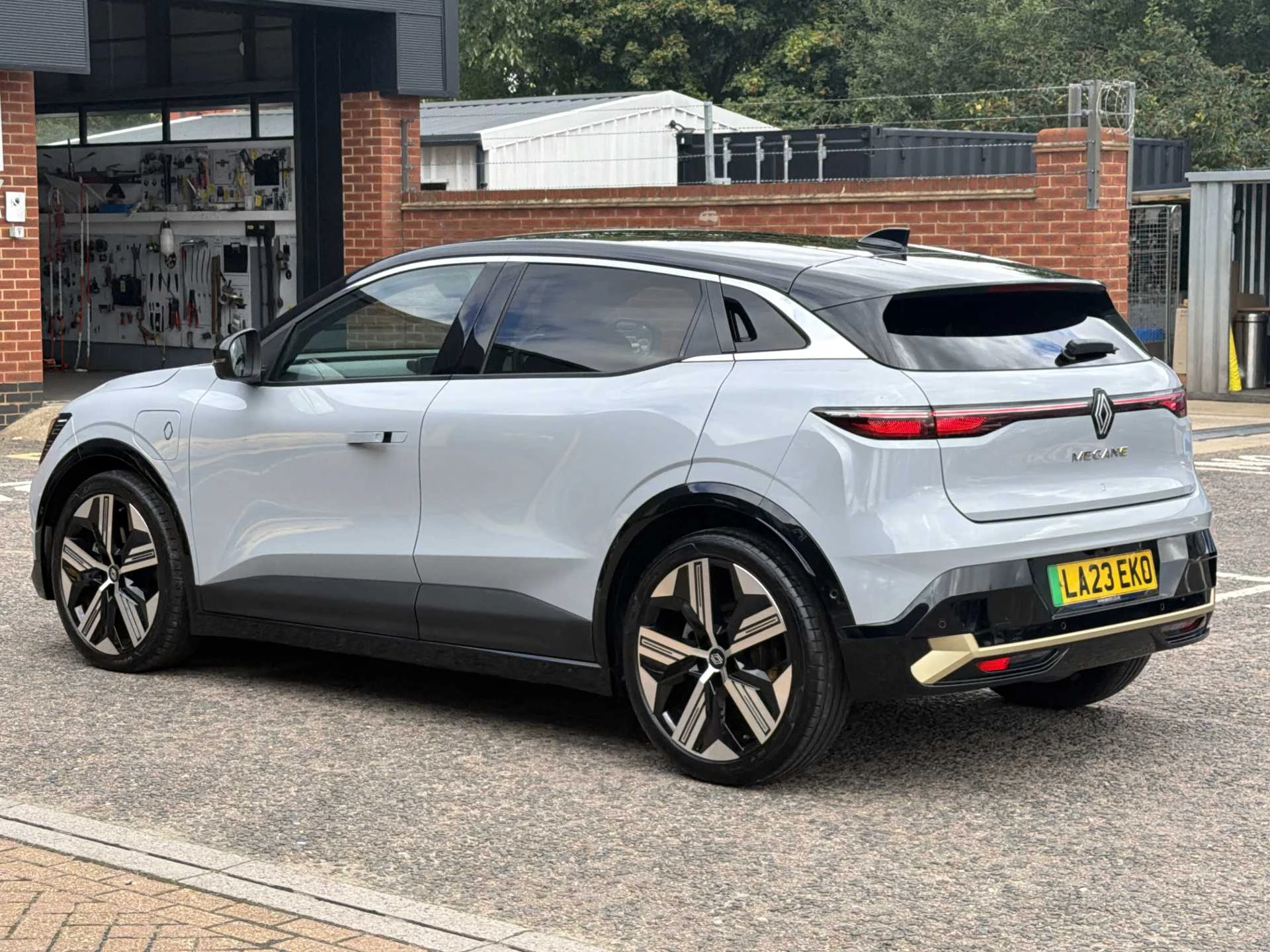 Vehicle image 3