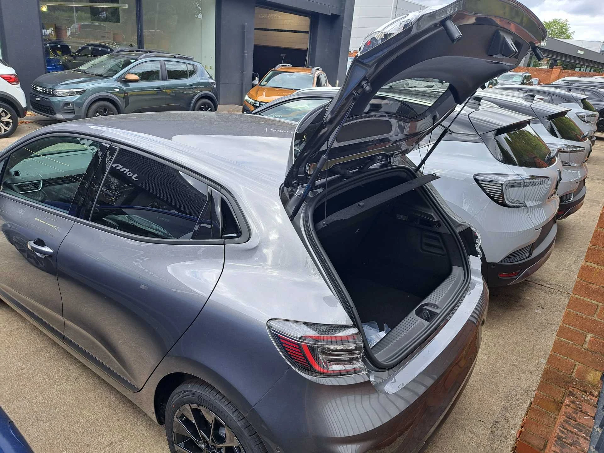 Vehicle image 7