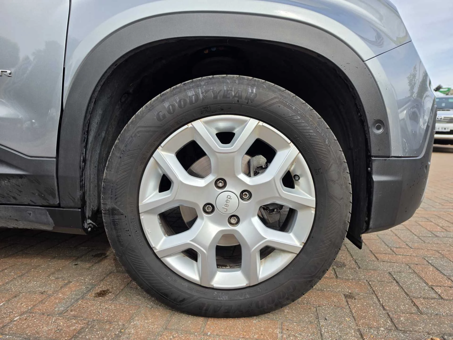 Vehicle image 6