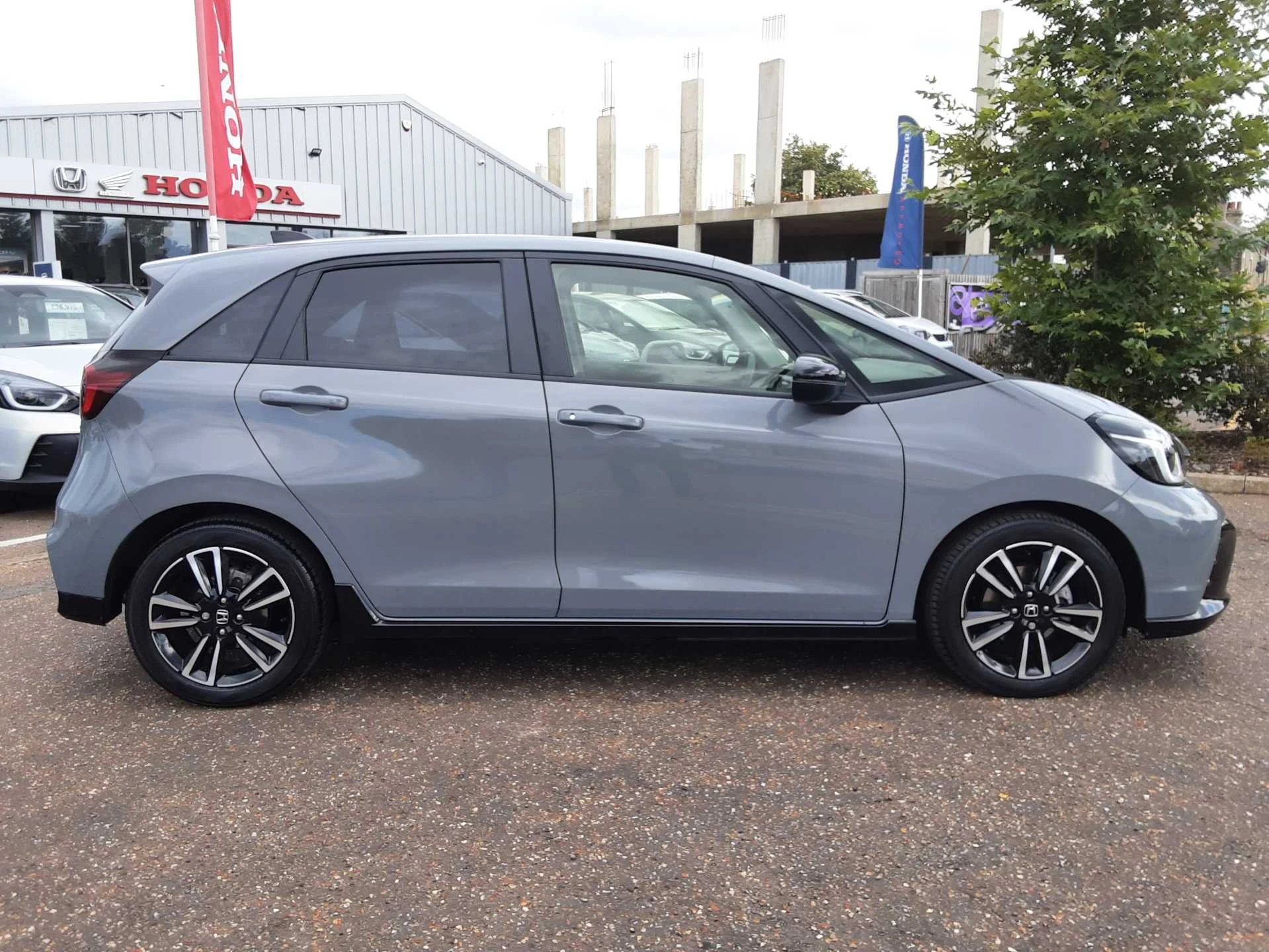Vehicle image 3