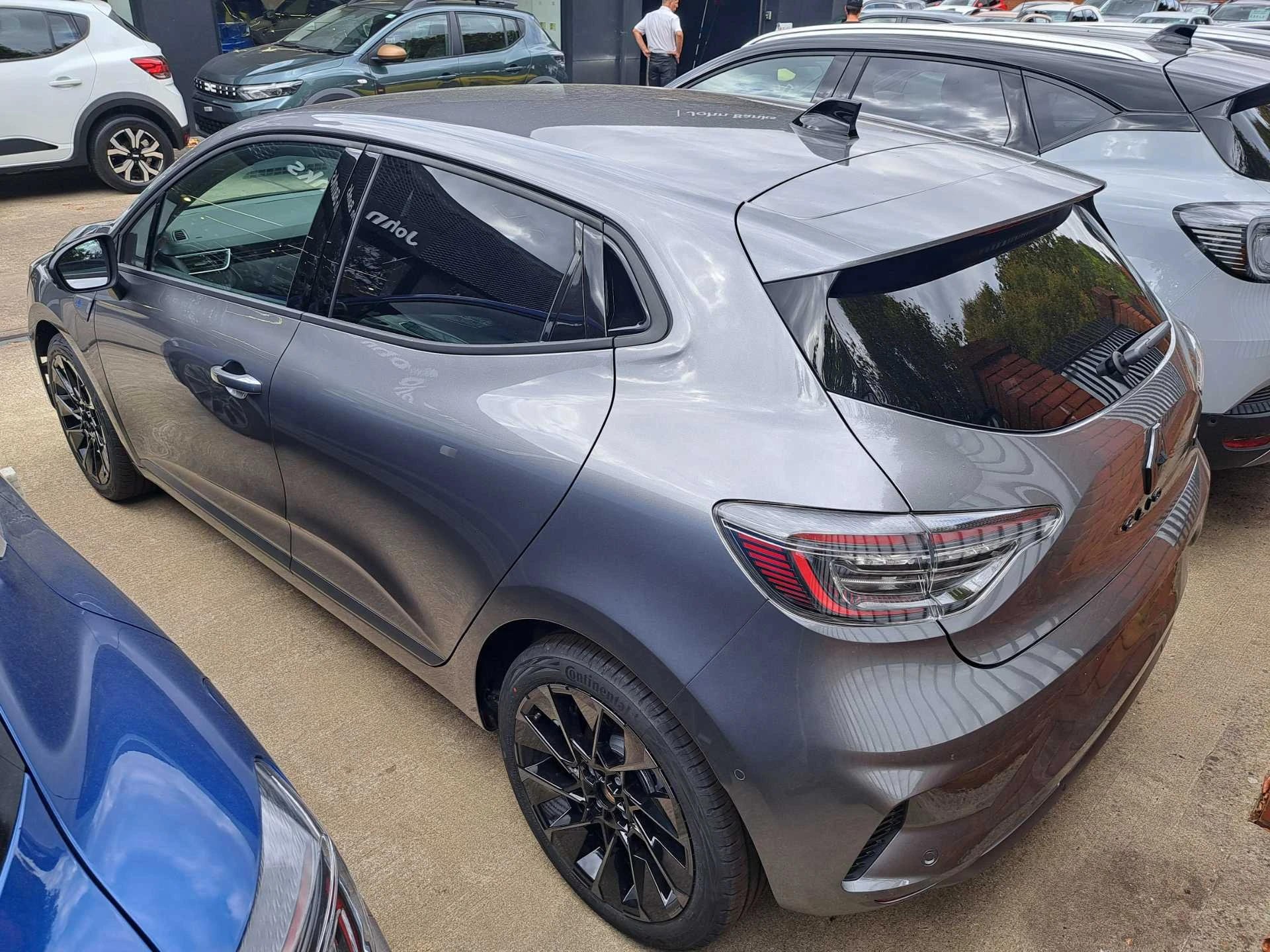 Vehicle image 6