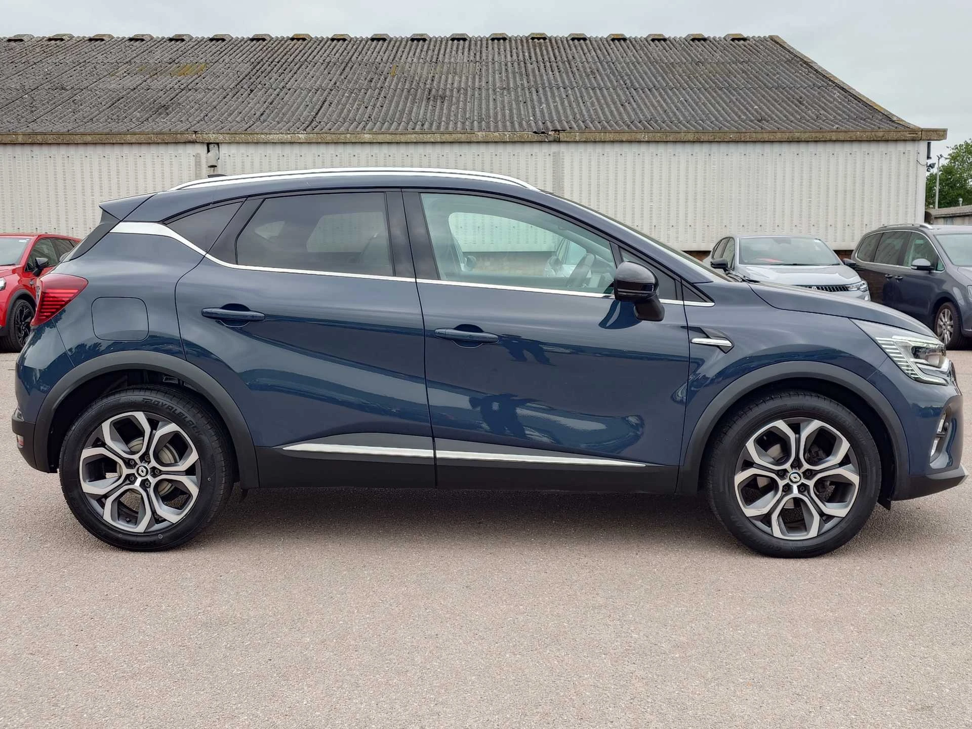 Vehicle image 5
