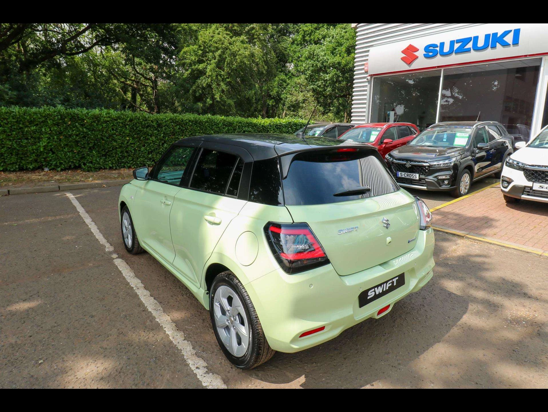 Vehicle image 5