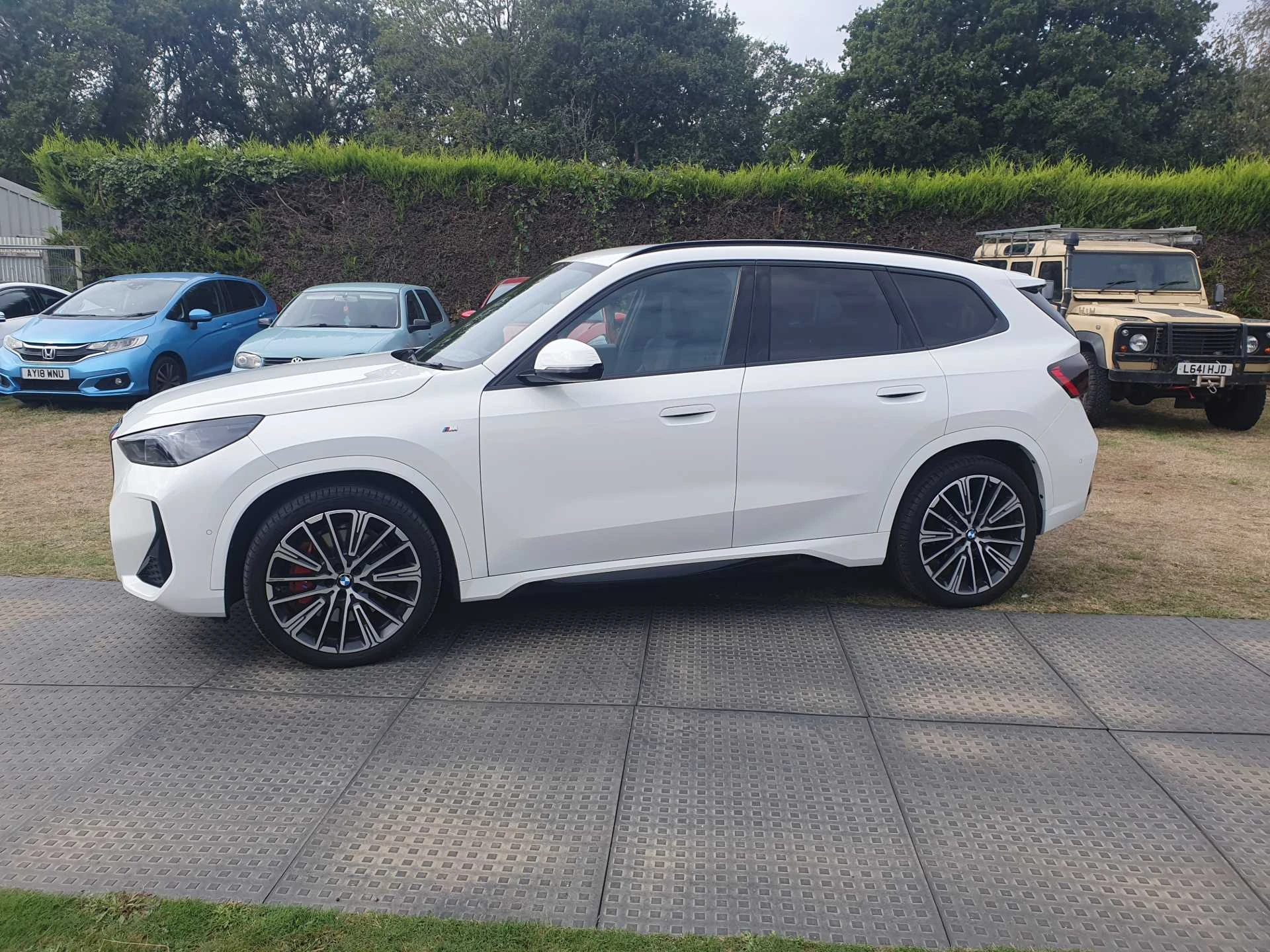 Vehicle image 6