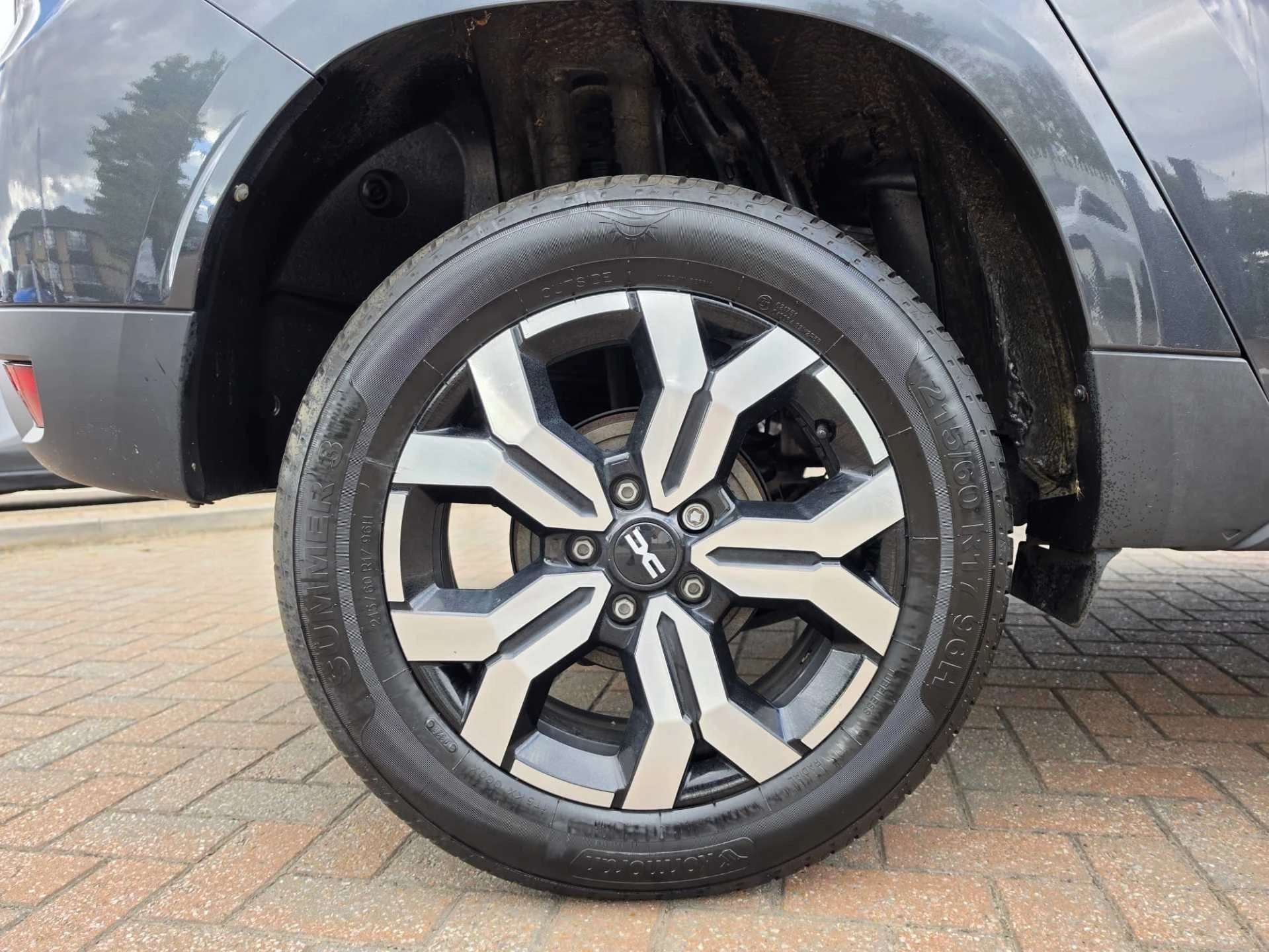 Vehicle image 6